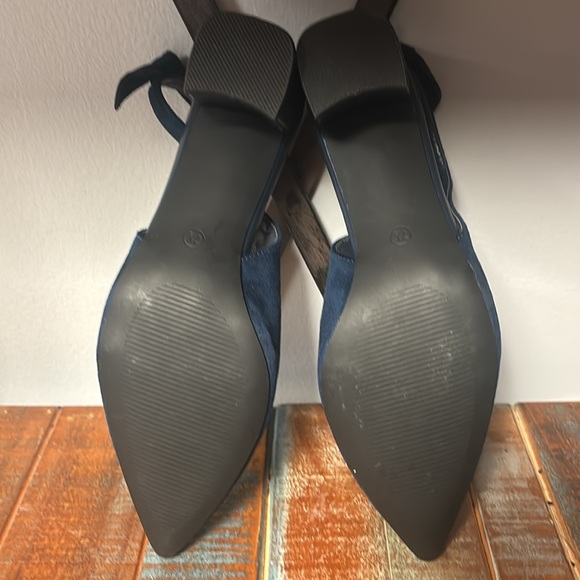 Elegant Blue Suede Women's Dress Shoes - Picture 5 of 9